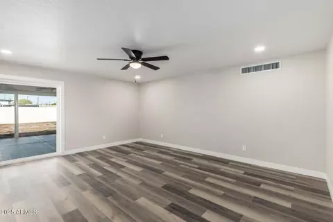 4402 E Mitchell Dr, Phoenix, AZ 85018 photo 8