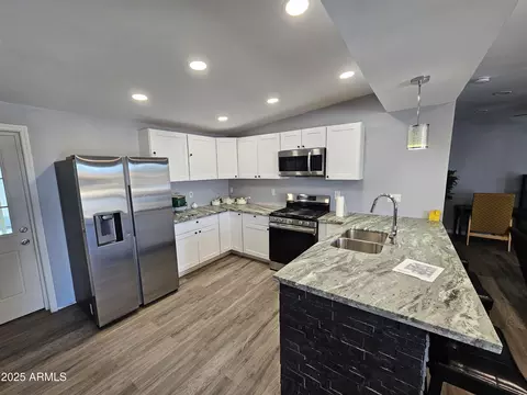 815 E Carter Rd, Phoenix, AZ 85042 photo 4