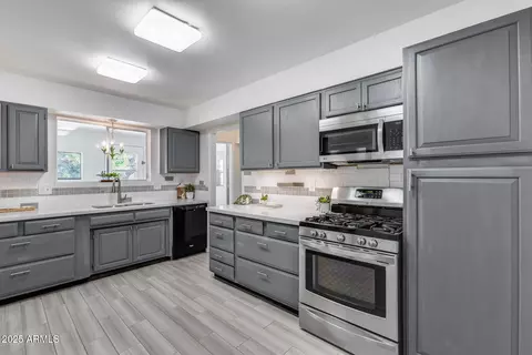 9928 W Hope Cir N, Sun City, AZ 85351