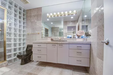 Bath - 9415 N 40th St, Phoenix, AZ 85028 photo 5 of 10
