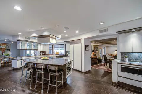 Kitchen - 9415 N 40th St, Phoenix, AZ 85028 photo 8 of 9