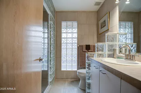 Bath - 9415 N 40th St, Phoenix, AZ 85028 photo 7 of 10