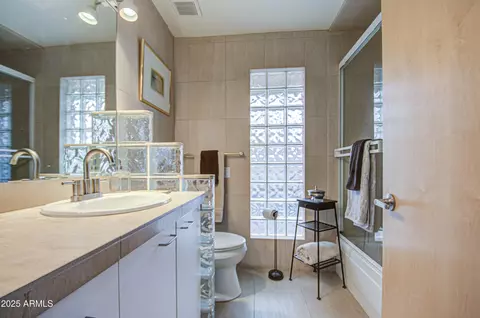 Bath - 9415 N 40th St, Phoenix, AZ 85028 photo 9 of 10