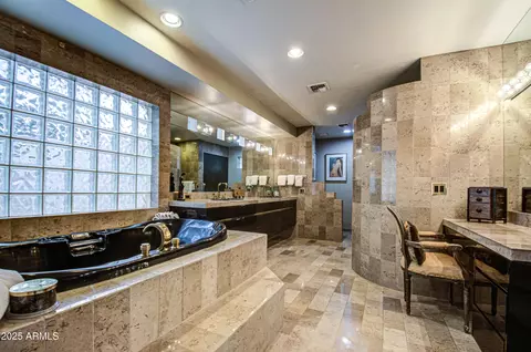 Bath - 9415 N 40th St, Phoenix, AZ 85028 photo 1 of 10