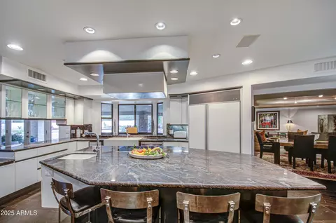 Kitchen - 9415 N 40th St, Phoenix, AZ 85028 photo 6 of 9