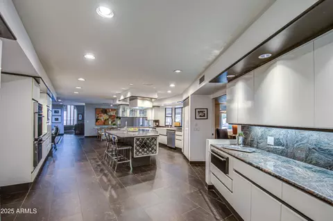 Kitchen - 9415 N 40th St, Phoenix, AZ 85028 photo 5 of 9