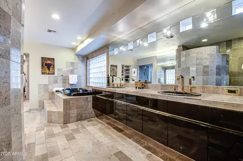 Bath - 9415 N 40th St, Phoenix, AZ 85028 photo 2 of 10