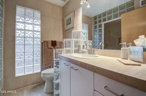 Bath - 9415 N 40th St, Phoenix, AZ 85028 photo 8 of 10