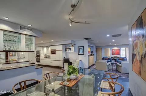 Dining - 9415 N 40th St, Phoenix, AZ 85028 photo 1 of 9