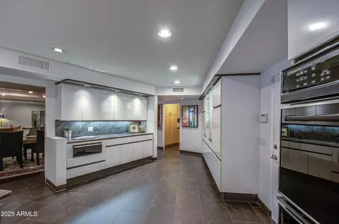 Kitchen - 9415 N 40th St, Phoenix, AZ 85028 photo 7 of 9