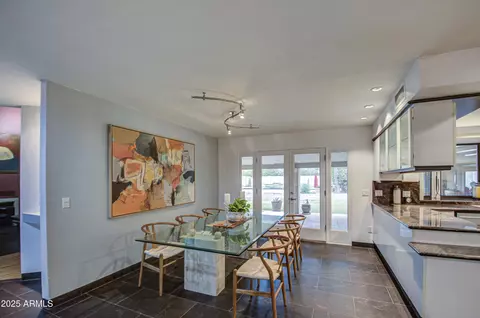 Dining - 9415 N 40th St, Phoenix, AZ 85028 photo 6 of 9
