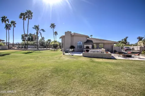 Exterior - 9415 N 40th St, Phoenix, AZ 85028 photo 5 of 17