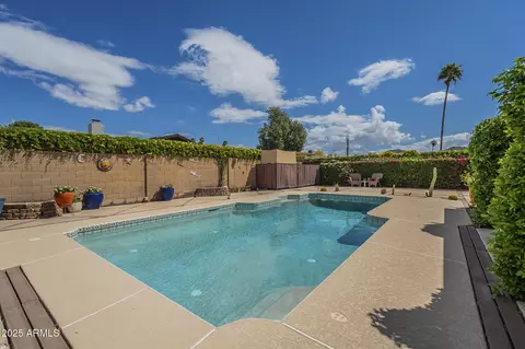 Exterior - 218 E Caribbean Ln, Phoenix, AZ 85022 photo 5 of 11