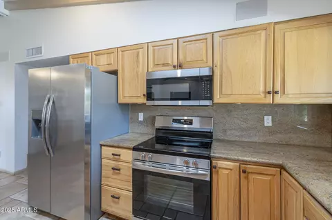 Kitchen - 218 E Caribbean Ln, Phoenix, AZ 85022 photo 7 of 7