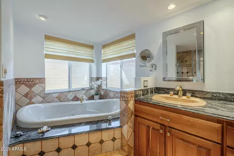 Bath - 218 E Caribbean Ln, Phoenix, AZ 85022 photo 2 of 5