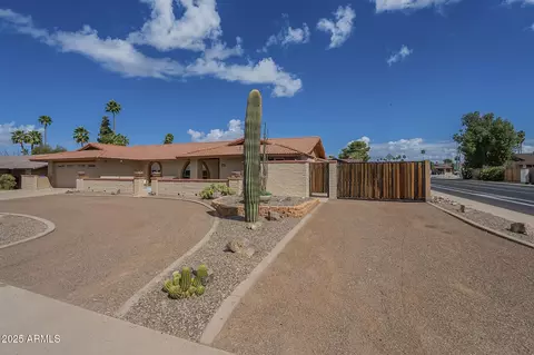 Exterior - 218 E Caribbean Ln, Phoenix, AZ 85022 photo 2 of 11