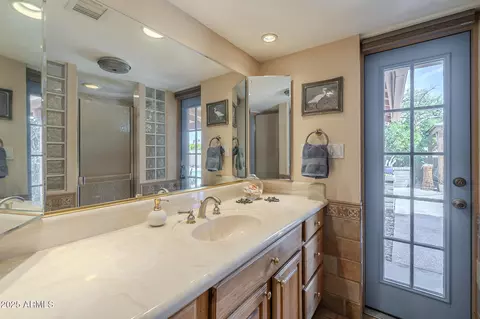 Bath - 218 E Caribbean Ln, Phoenix, AZ 85022 photo 4 of 5