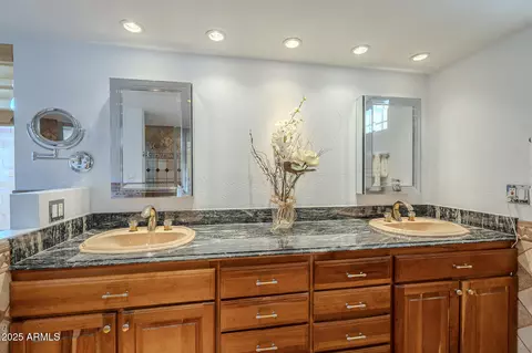 Bath - 218 E Caribbean Ln, Phoenix, AZ 85022 photo 1 of 5