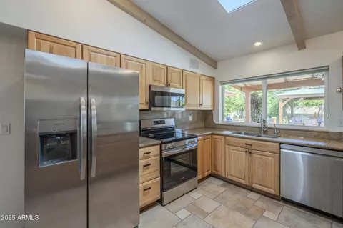 Kitchen - 218 E Caribbean Ln, Phoenix, AZ 85022 photo 6 of 7