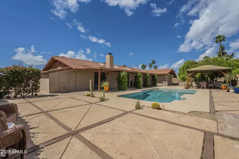 Exterior - 218 E Caribbean Ln, Phoenix, AZ 85022 photo 8 of 11