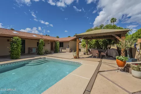 Exterior - 218 E Caribbean Ln, Phoenix, AZ 85022 photo 6 of 11