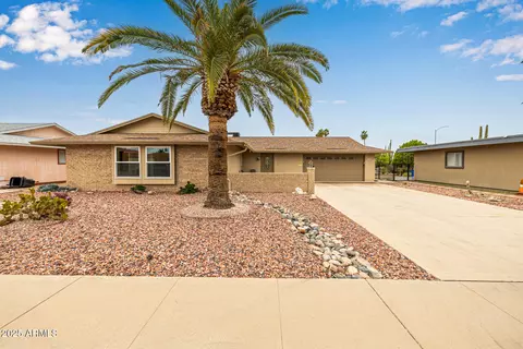 10625 W Edgewood Dr, Sun City, AZ 85351