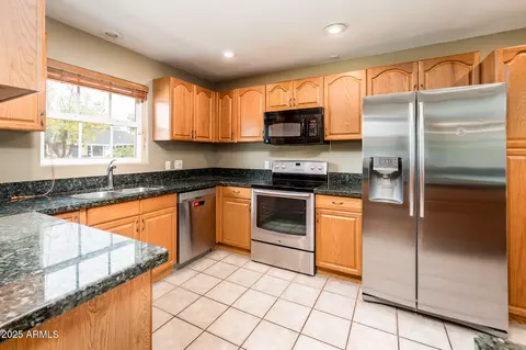 3509 E Highland Ave, Phoenix, AZ 85018 photo 11
