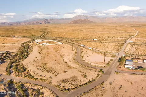 10731 S Frontage Rd, Golden Valley, AZ 86413