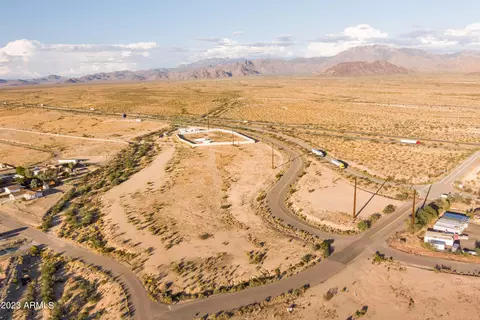 10767 S Frontage Rd, Golden Valley, AZ 86413