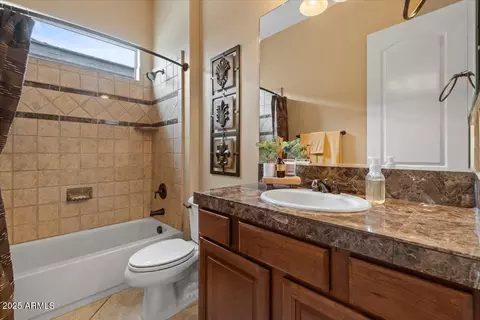 Bath - 4515 E Rakestraw Ln, Gilbert, AZ 85298 photo 4 of 4