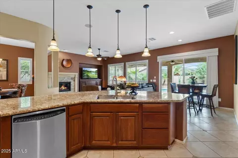 Kitchen - 4515 E Rakestraw Ln, Gilbert, AZ 85298 photo 3 of 6