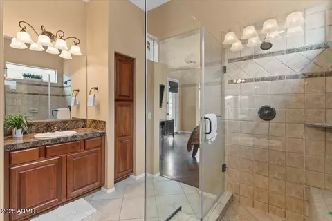Bath - 4515 E Rakestraw Ln, Gilbert, AZ 85298 photo 3 of 4