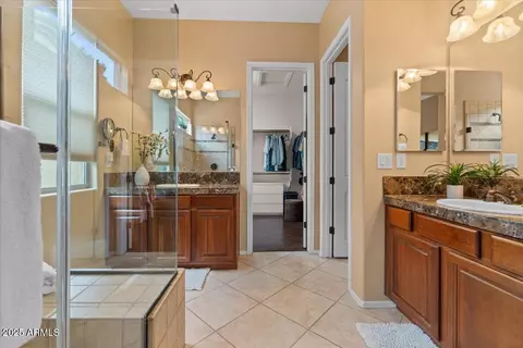 Bath - 4515 E Rakestraw Ln, Gilbert, AZ 85298 photo 2 of 4