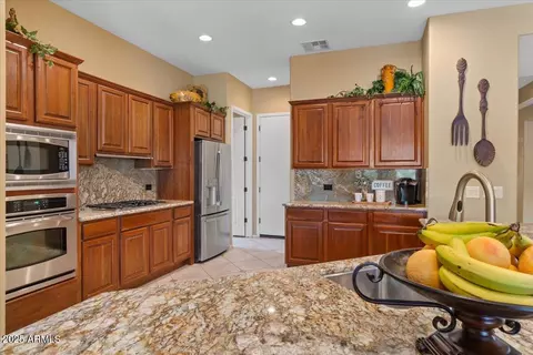 Kitchen - 4515 E Rakestraw Ln, Gilbert, AZ 85298 photo 6 of 6