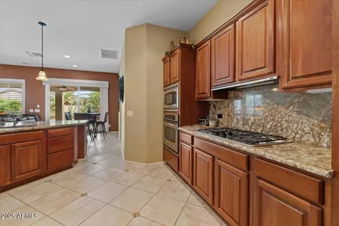 Kitchen - 4515 E Rakestraw Ln, Gilbert, AZ 85298 photo 5 of 6