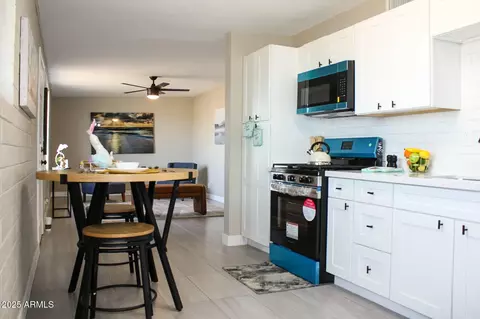 Kitchen - 1851 E Pleasant Ln, Phoenix, AZ 85042 photo 2 of 2