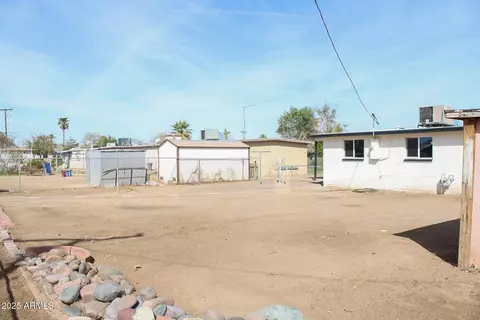 Exterior - 1851 E Pleasant Ln, Phoenix, AZ 85042 photo 2 of 3