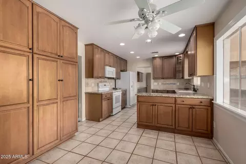 4249 E Mitchell Dr, Phoenix, AZ 85018 photo 16