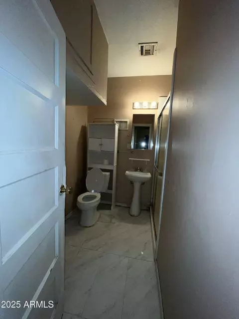Bath - 110 W Washington Ave, Gilbert, AZ 85233 photo 1 of 1