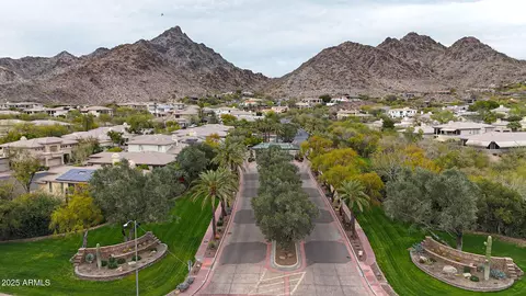 View/Area - 3120 E Squaw Peak Cir, Phoenix, AZ 85016 photo 5 of 6