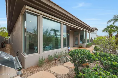 Exterior - 3120 E Squaw Peak Cir, Phoenix, AZ 85016 photo 6 of 18