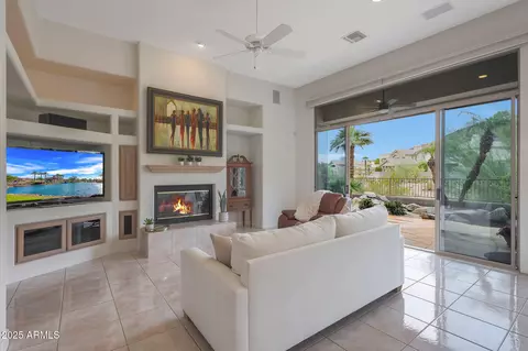 Living - 3120 E Squaw Peak Cir, Phoenix, AZ 85016 photo 2 of 6