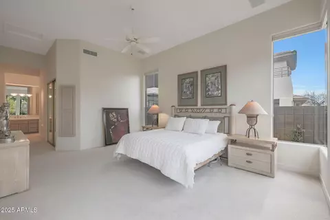 Bedroom - 3120 E Squaw Peak Cir, Phoenix, AZ 85016 photo 3 of 10