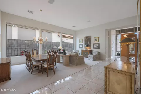 Dining - 3120 E Squaw Peak Cir, Phoenix, AZ 85016 photo 2 of 5