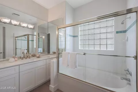 Bath - 3120 E Squaw Peak Cir, Phoenix, AZ 85016 photo 7 of 7