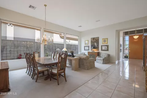 Dining - 3120 E Squaw Peak Cir, Phoenix, AZ 85016 photo 1 of 5