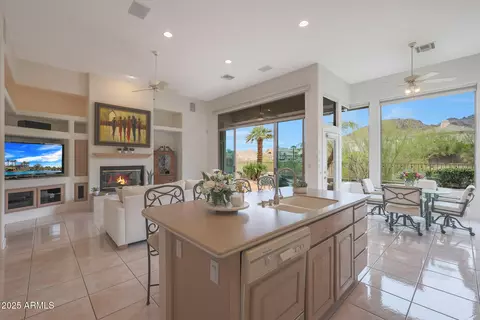 Kitchen - 3120 E Squaw Peak Cir, Phoenix, AZ 85016 photo 4 of 4