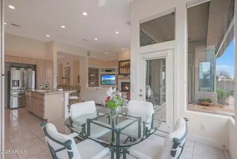 Dining - 3120 E Squaw Peak Cir, Phoenix, AZ 85016 photo 3 of 5