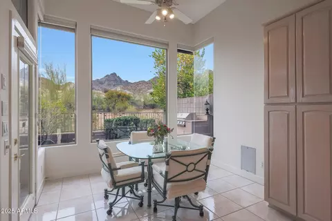 Dining - 3120 E Squaw Peak Cir, Phoenix, AZ 85016 photo 4 of 5