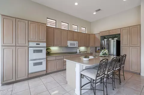 Kitchen - 3120 E Squaw Peak Cir, Phoenix, AZ 85016 photo 3 of 4